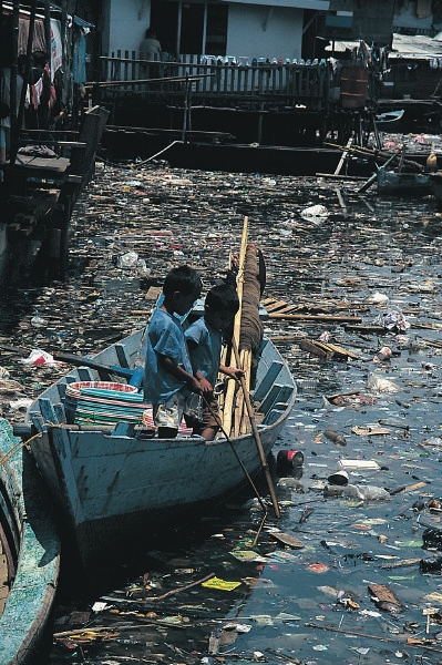 Файл:Obvious water pollution.jpeg