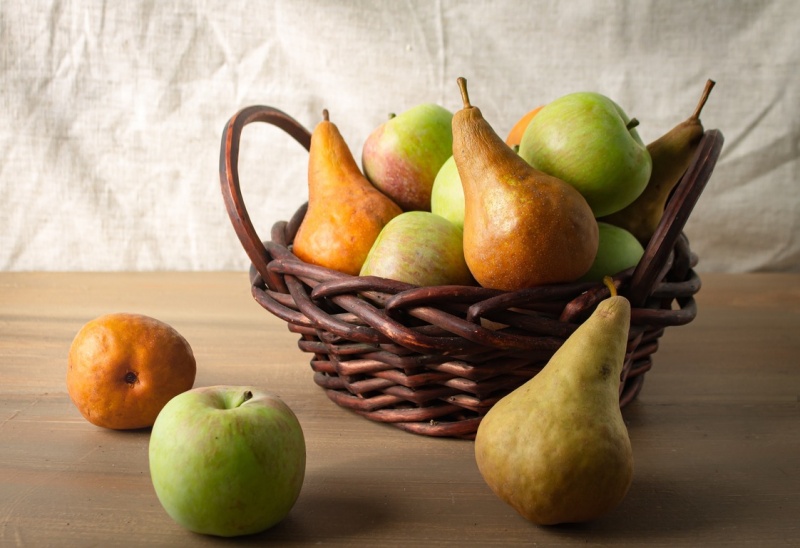 Файл:Apple-and-pear.jpg
